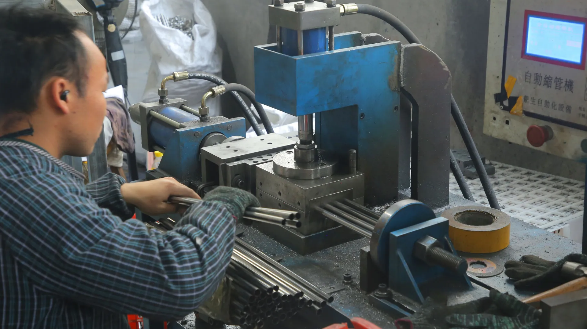 Atelier et flux de production en usine.